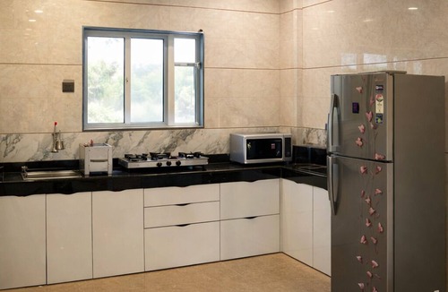 Mahabaleshwar Villa | Royal Hilltop Villa Private 5BHK Lush Green Valley View Food Caretaker WiFi