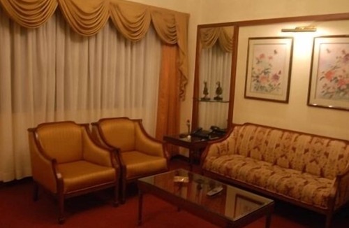 Khar Hotel | Royal Inn