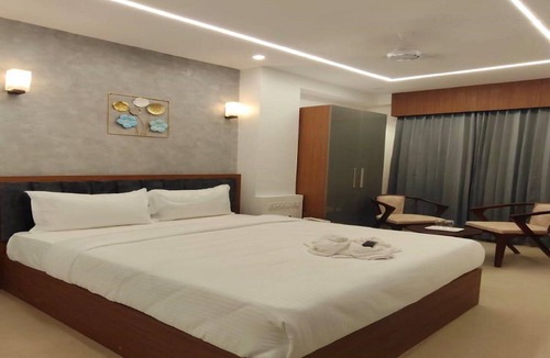 Thousand Lights Hotel | Royal Luxe Business Class Hotel