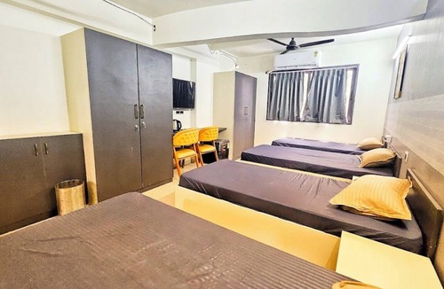 Ellis Bridge Hostel | Royal Meredian Living