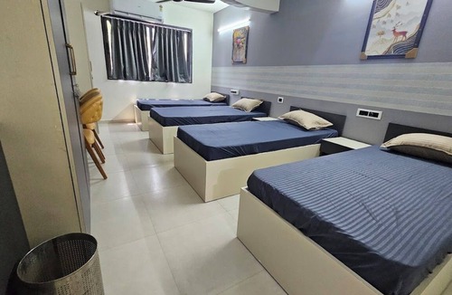 Ellis Bridge Hostel | Royal Meredian Living