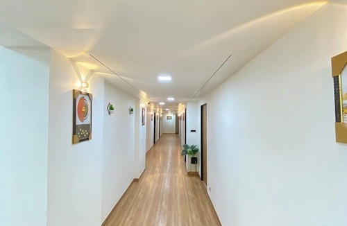 Ellis Bridge Hostel | Royal Meredian Living