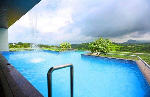 Khodala Villa | Royal Oakwood Villa by Shiloh Stay