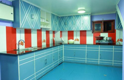 Sea View Ward Boat Rental | Royal Palace Houseboat