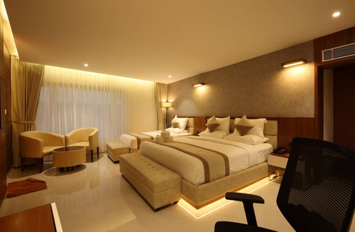 Hampankatta Hotel | Royal Plaza Suites by RAK Rooms