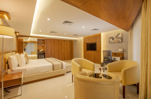 Hampankatta Hotel | Royal Plaza Suites by RAK Rooms