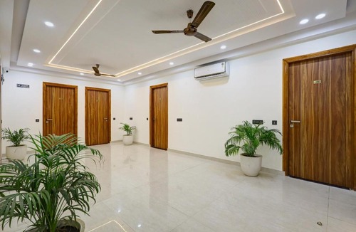 Sector 39 Hotel | Royal Residency - Medanta