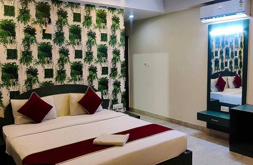 Domlur Hotel | Royal Shades