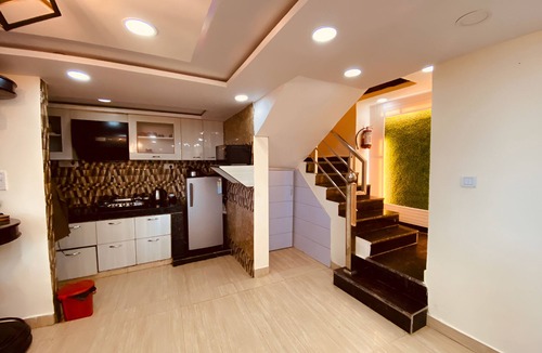 The Mall Road Villa | Rudhraksh Villa 4BR Perfect vacay Villa