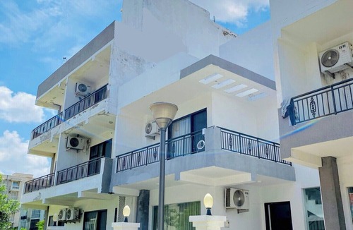 Vrindavan Villa | Rudra inn cosy villa near prem mandir