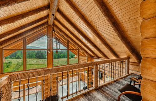 Calatele Ski Chalet | Rustic Chalet
