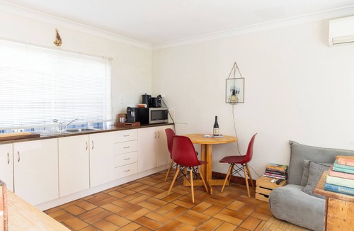 Umina Beach Apartment | Rustic, cosy one bedroom guesthouse. Just a short walk to Umina Beach!