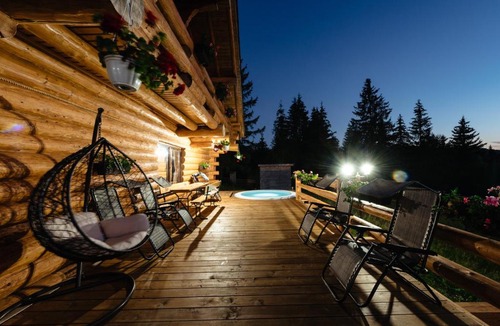Calatele Ski Chalet | Rustic Home
