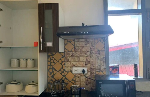 Kumarhatti Condo | Rustic Pines-1 : 1BHK Homestay Hidden Gem