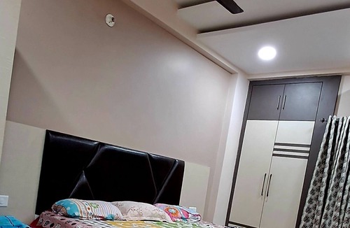 Mahmoorganj Hotel | RvINN.