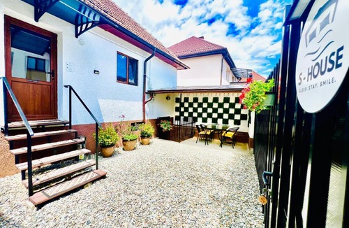 Avrig Apartment | S-HOUSE Avrig , Aer Condiționat, 2 Dormitoare, Terasa , Curte Privată Parcare Gratuită