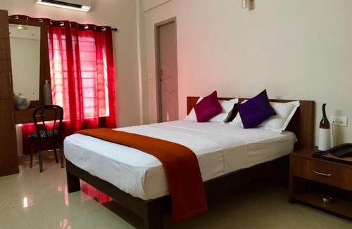 Perintalmanna Hotel | S M Residency