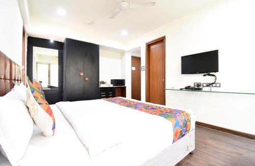 Wakad Hotel | S R Rooms