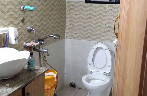 Kolkata Apartment | Safe and quiet apartment with AC in all rooms