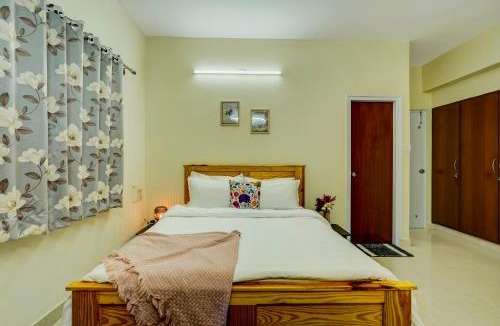 Vijaya Bank Layout Villa | Saffron Breeze Spacious 4-BHK Apartment with Living & Balcony