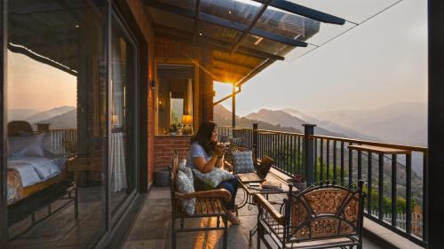 Amritpur Villa | SaffronStays Aruunoday - 4BR with Theatre, Deck & Bonfire