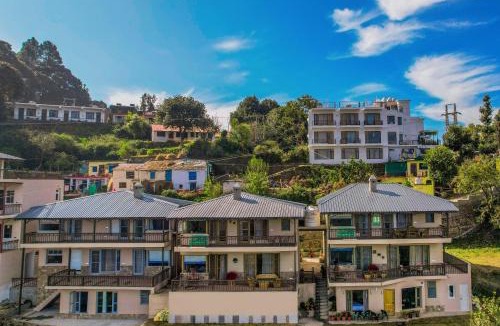 Majkhali Villa | SaffronStays Edelweiss Estate Amore-studio with kitchenette-Nanda Devi & Trishul views-bonfire & candlelight setups