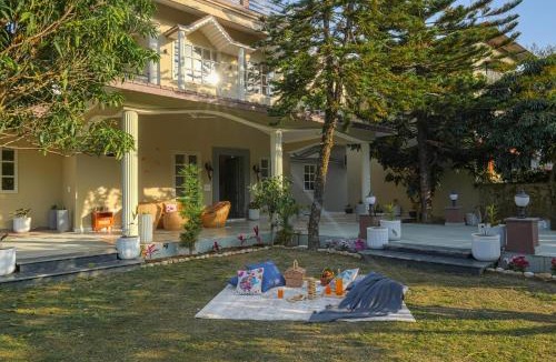 Bullawala Villa | SaffronStays Mont Tierra - 4BR modern villa with lawn, bonfire, indoor games & themed rooms, Dehradun