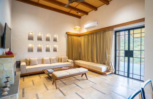 Bedla Villa | SaffronStays Moringa Valley - Oak Villa