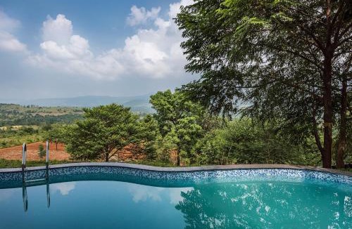 Ambavna Villa | SaffronStays Niramay - 3BR Velhe villa, infinity pool, organic farm, library, valley & forest views near Torna-Rajgad