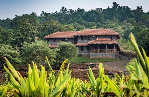 Ambavna Villa | SaffronStays Niramay - 3BR Velhe villa, infinity pool, organic farm, library, valley & forest views near Torna-Rajgad