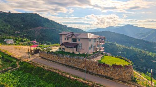 Kaul Villa | SaffronStays Ridgeview Manor, Mukteshwar - 3BHK Villa with Himalayan Views & Verandahs