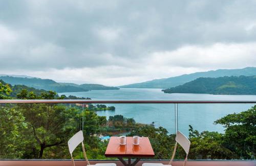 Paud Villa | SaffronStays Riverdale - 4BR pool villa in Lavasa with gazebo, Indonesian artwork, and cricket pitch