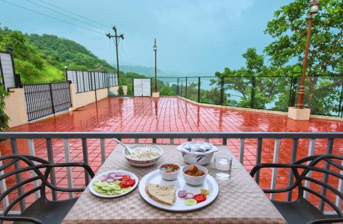 Paud Villa | SaffronStays Riverdale - 4BR pool villa in Lavasa with gazebo, Indonesian artwork, and cricket pitch