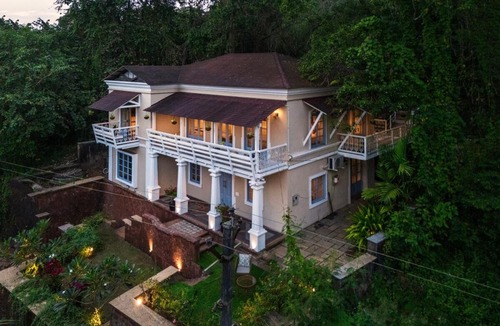 Alto de Porvorim Villa | SaffronStays RiverSong Britona