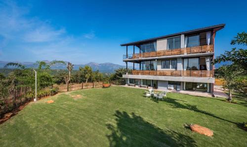 Paud Villa | SaffronStays Satori Perch Regal - 4BR Tuscan-style villa with pool, farm meals & 270 Degree Mulshi Lake views near Pune