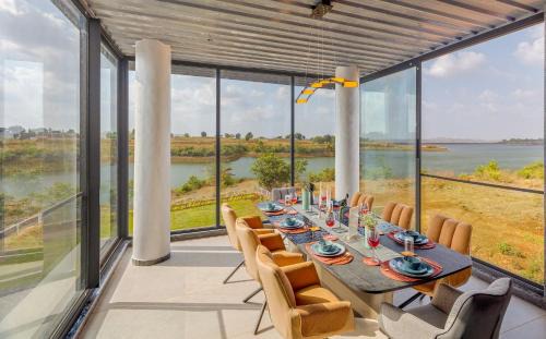 Trimbak Villa | SaffronStays Serivaas The Lakeview Estate