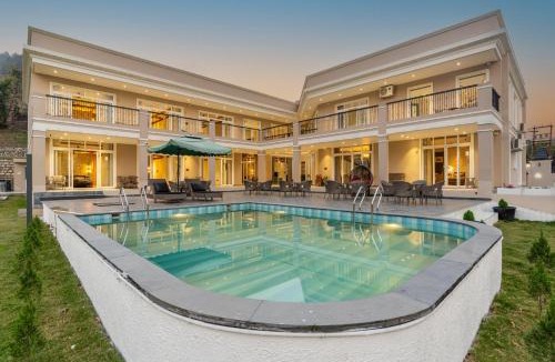 Bullawala Villa | SaffronStays Sukh Saklana Haveli Royalty Rooms - Forest-view stay with pool, expansive lawns & dining near Rishikesh and Dehradun Airport