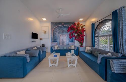 Kavathe Mahankal Villa | SaffronStays The Blue Door
