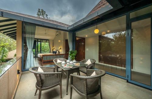 Mahabaleshwar Villa | SaffronStays The Glass Grove - Romantic 1BR Glasshouse Retreat with Jacuzzi & Hill Views
