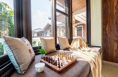 Bigha Villa | SaffronStays Tikrola Retreat, 2BR Stay with Mountain Views