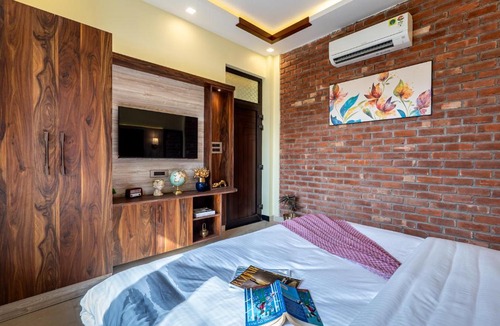 Bigha Villa | SaffronStays Tikrola Retreat, 2BR Stay with Mountain Views