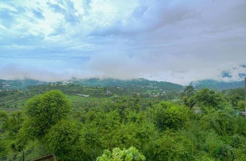 Bhimtal Villa | SaffronStays Zephyr