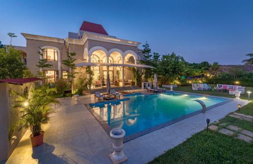 Kadadhe Villa | SaffronStays Zuma Villa - 7BR pet-friendly villa with heated pool, 6000 sqft lawn, play zone & cards room near Pawna Dam