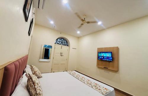 Khattalwada House | Sah Haveli 400m Walk to Kashi Viswanath Temple