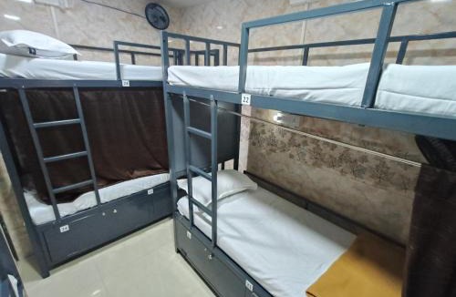 Vile Parle Hostel | Sahar AC Dormitory - Andheri - Near Mumbai International airport - Male Guest Only
