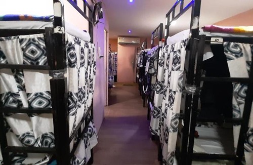 Mumbai Bed & Breakfast | Sakinaka Dormitory AC Deluxe