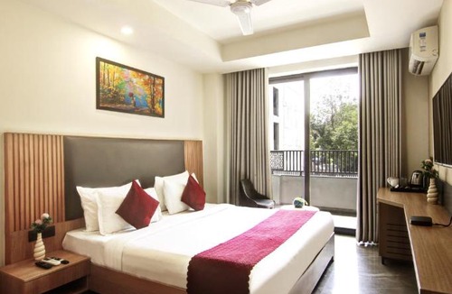 DLF Phase 3 Hotel | Saltstayz Premier - Cyber Hub