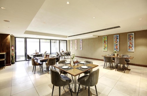 DLF Phase 3 Hotel | Saltstayz Premier - Cyber Hub