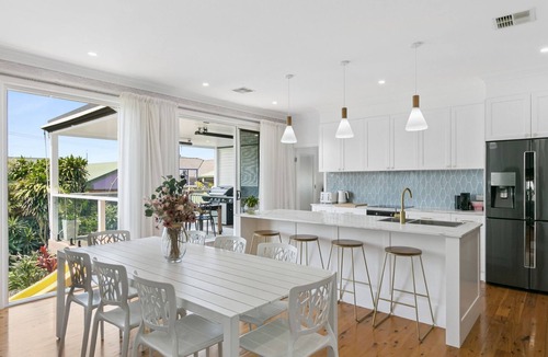 Windang House | Saltwater Cottage perfect for families or small groups