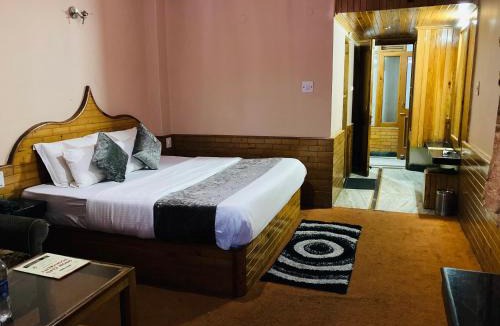 Rajkot Hotel | Sandeep Restro & Cafe